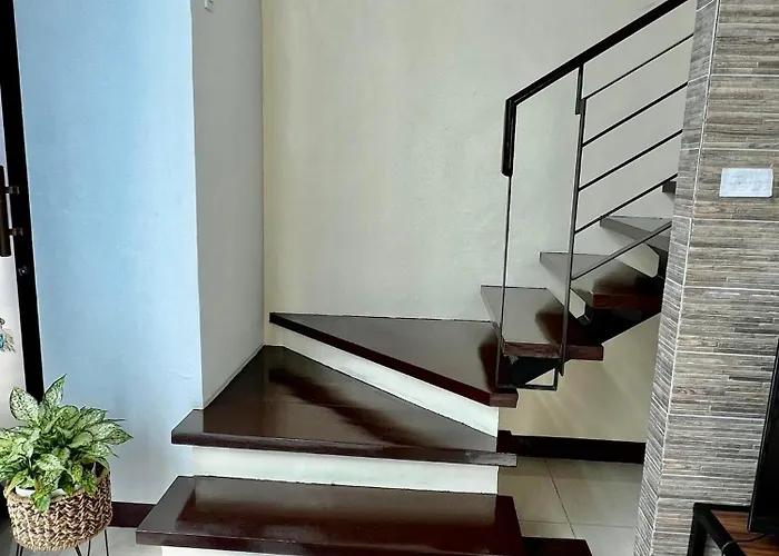 Cozy And Spacious 2 Bedroom Unit